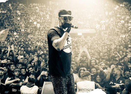 Lilboy Mandigger performing live to a packed crowd